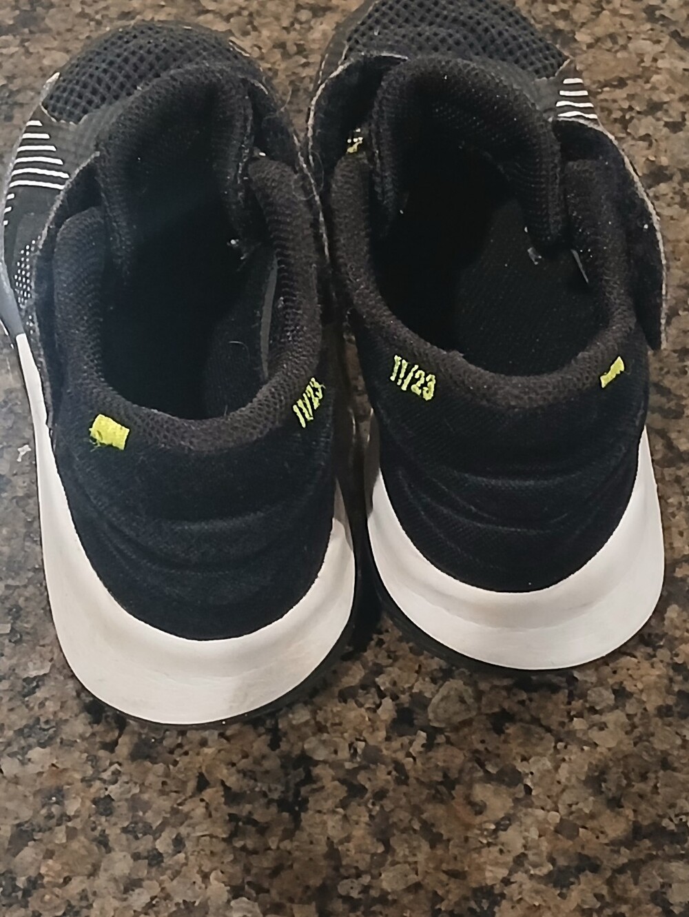 Nike Kyrie Flytrap 5 Low Black Cool Grey Kids Size: 12C - Picture 4 of 11